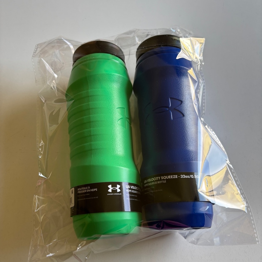 Set Of 2 Under Armour Velocity 32oz/0.9 L Sideline Squeeze Bottle Green & Blue